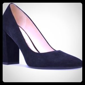 Nine West black suede chunky heel / never worn